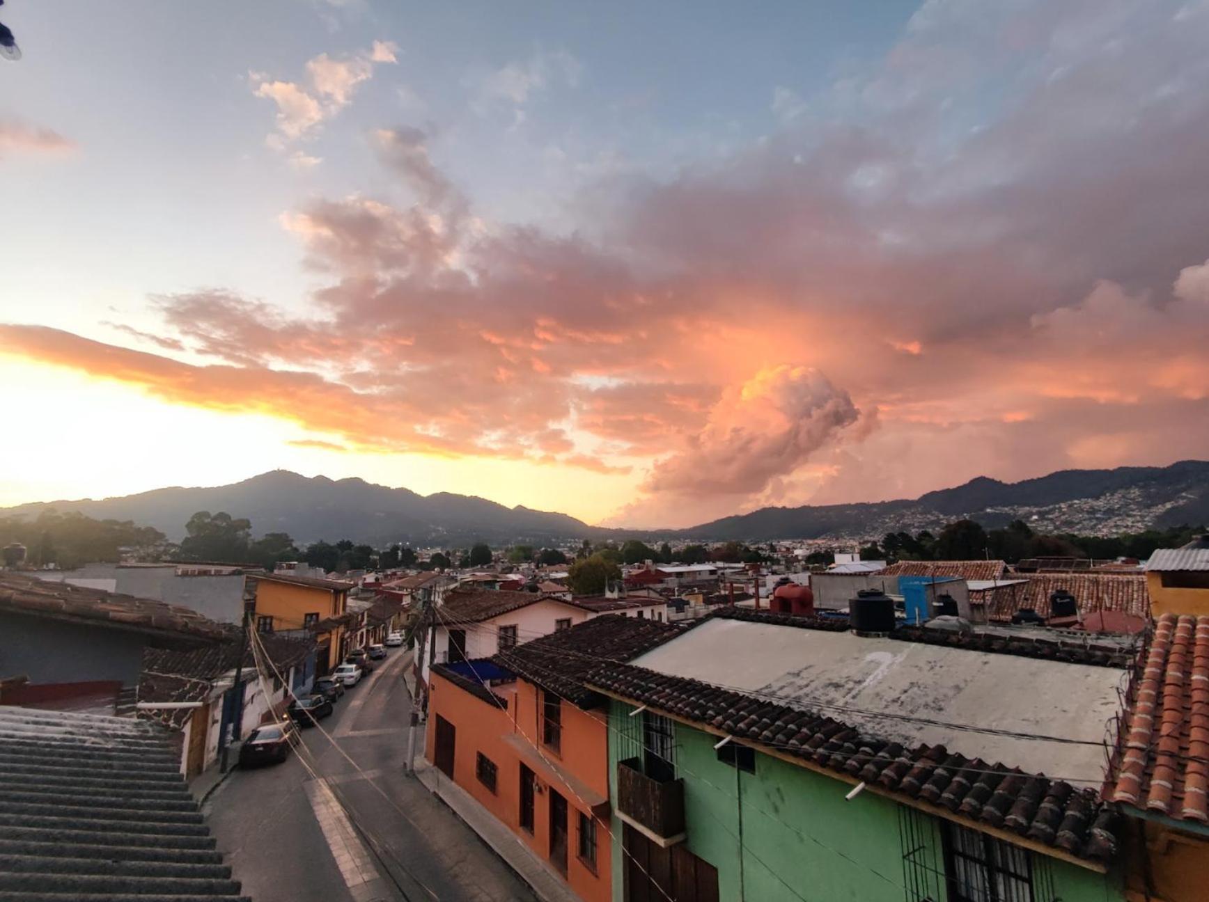 Casa Satoshi Hostel San Cristobal de las Casas Exterior photo